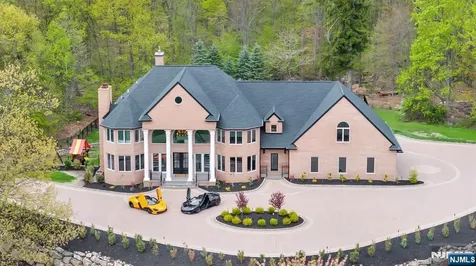 19 Amira Lane Kinnelon Borough NJ 07405
