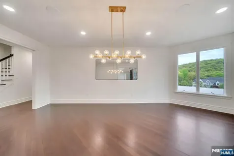 19 Amira Lane Kinnelon Borough NJ 07405
