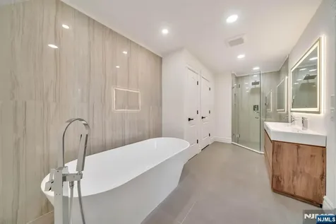 19 Amira Lane Kinnelon Borough NJ 07405