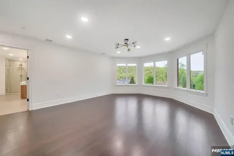 19 Amira Lane Kinnelon Borough NJ 07405