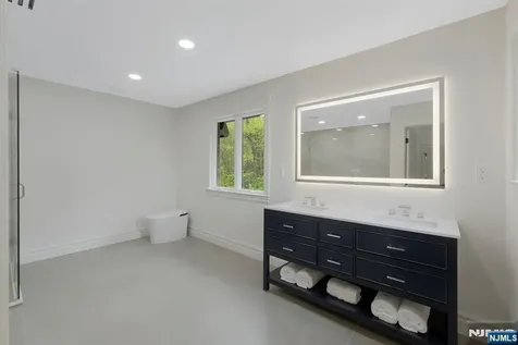 19 Amira Lane Kinnelon Borough NJ 07405