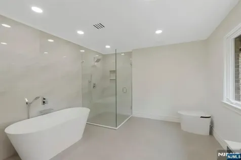 19 Amira Lane Kinnelon Borough NJ 07405