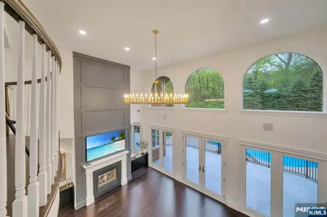 19 Amira Lane Kinnelon Borough NJ 07405