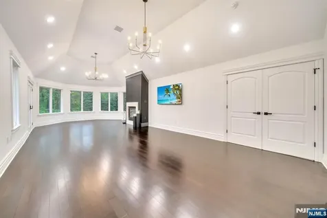 19 Amira Lane Kinnelon Borough NJ 07405