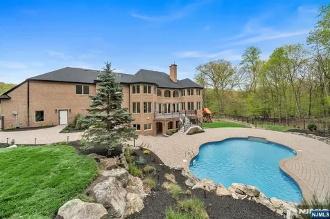 19 Amira Lane Kinnelon Borough NJ 07405