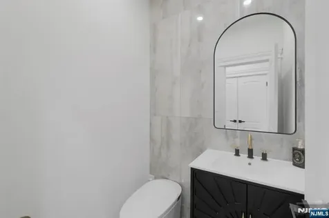 19 Amira Lane Kinnelon Borough NJ 07405