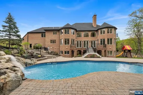19 Amira Lane Kinnelon Borough NJ 07405