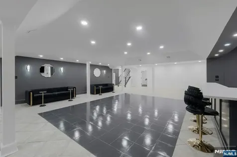19 Amira Lane Kinnelon Borough NJ 07405