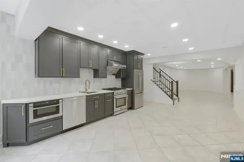 19 Amira Lane Kinnelon Borough NJ 07405