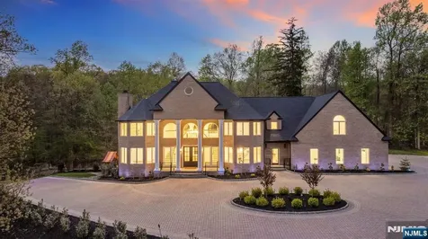 19 Amira Lane Kinnelon Borough NJ 07405