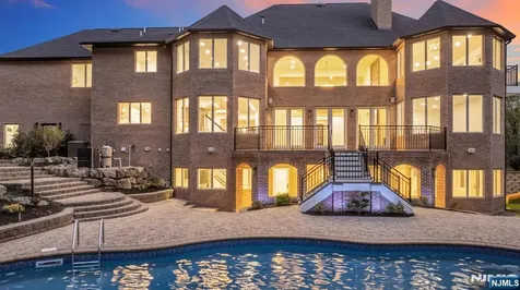 19 Amira Lane Kinnelon Borough NJ 07405