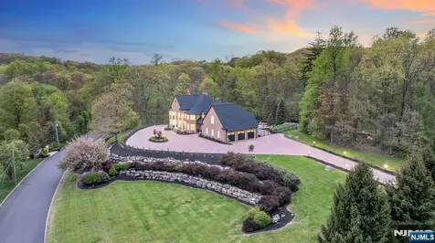 19 Amira Lane Kinnelon Borough NJ 07405