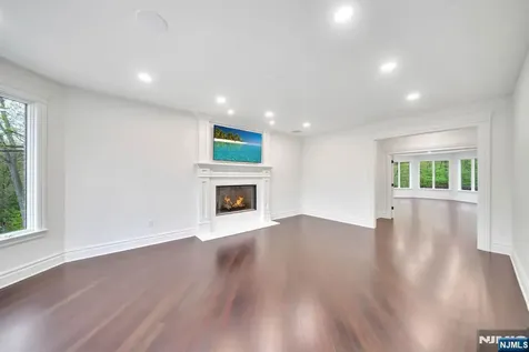 19 Amira Lane Kinnelon Borough NJ 07405