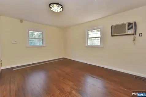 4 Marconi Street Tenafly NJ 07670