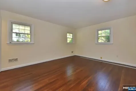 4 Marconi Street Tenafly NJ 07670