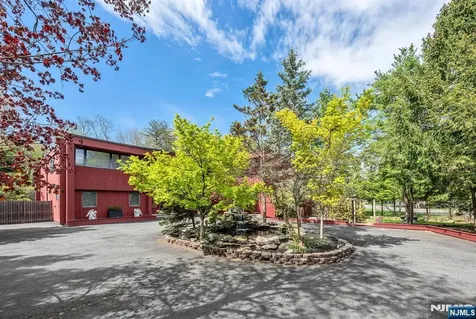 84 Bogerts Mill Road Harrington Park NJ 07640