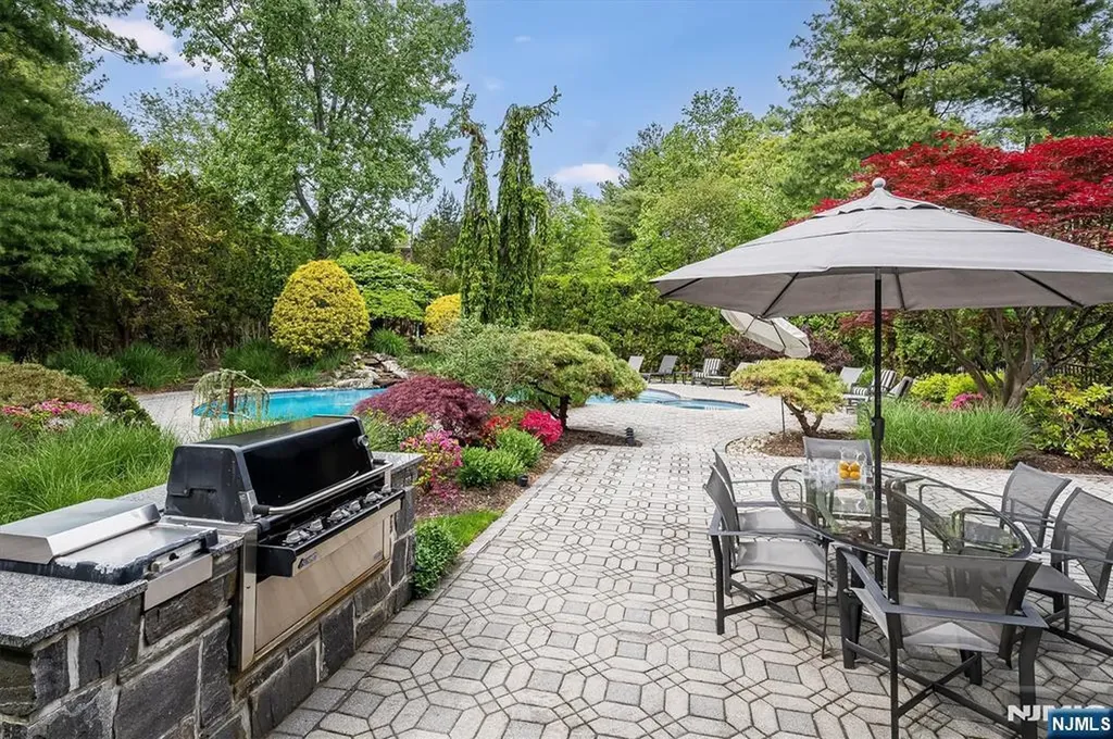 4 Hunter Ridge Woodcliff Lake NJ 07677
