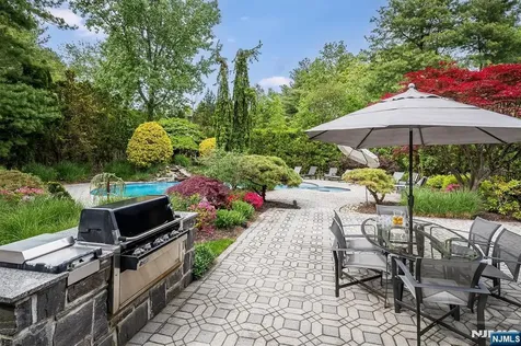 4 Hunter Ridge Woodcliff Lake NJ 07677