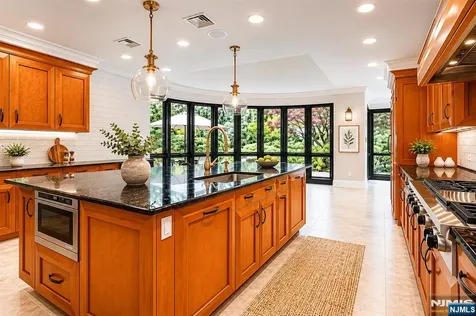 4 Hunter Ridge Woodcliff Lake NJ 07677