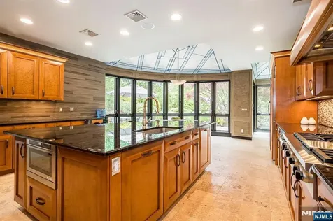 4 Hunter Ridge Woodcliff Lake NJ 07677