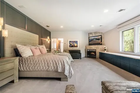4 Hunter Ridge Woodcliff Lake NJ 07677