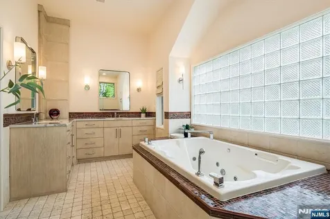 4 Hunter Ridge Woodcliff Lake NJ 07677