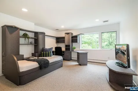 4 Hunter Ridge Woodcliff Lake NJ 07677