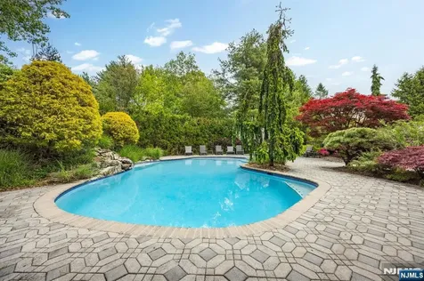4 Hunter Ridge Woodcliff Lake NJ 07677