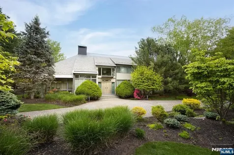 4 Hunter Ridge Woodcliff Lake NJ 07677