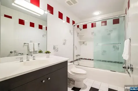 4 Hunter Ridge Woodcliff Lake NJ 07677