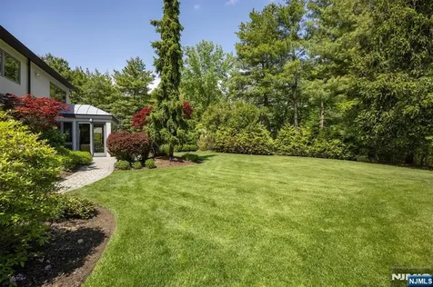 4 Hunter Ridge Woodcliff Lake NJ 07677