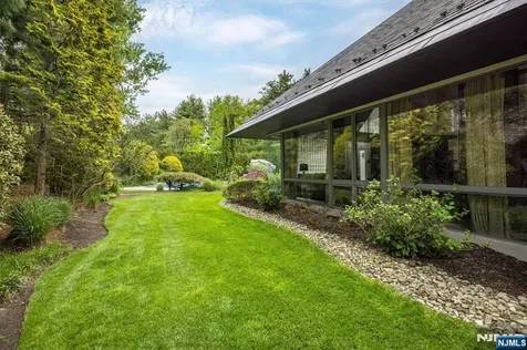 4 Hunter Ridge Woodcliff Lake NJ 07677