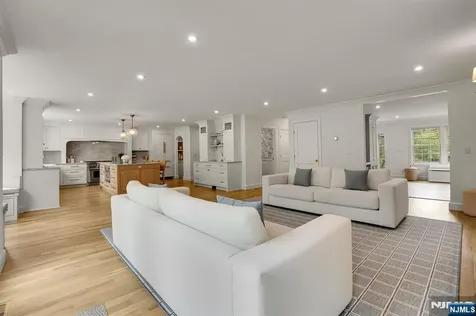 331 Wastena Terrace Ridgewood NJ 07450