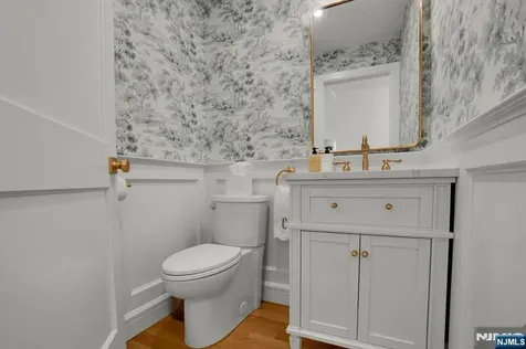 331 Wastena Terrace Ridgewood NJ 07450