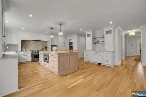 331 Wastena Terrace Ridgewood NJ 07450