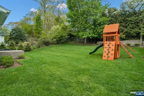 331 Wastena Terrace Ridgewood NJ 07450