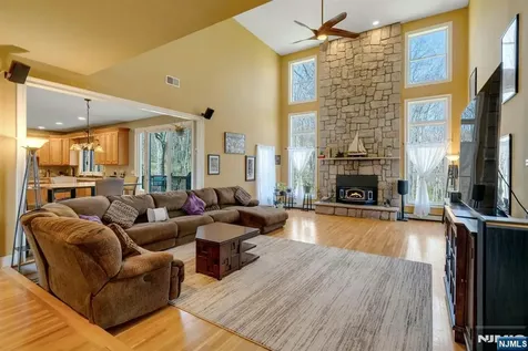 13 Greenfield Hill Sparta NJ 07871