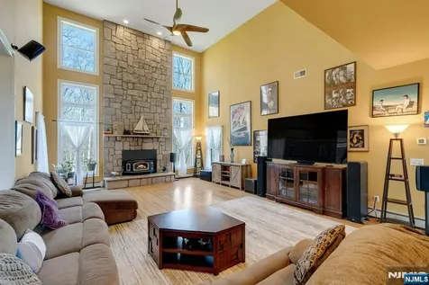 13 Greenfield Hill Sparta NJ 07871