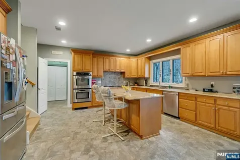 13 Greenfield Hill Sparta NJ 07871