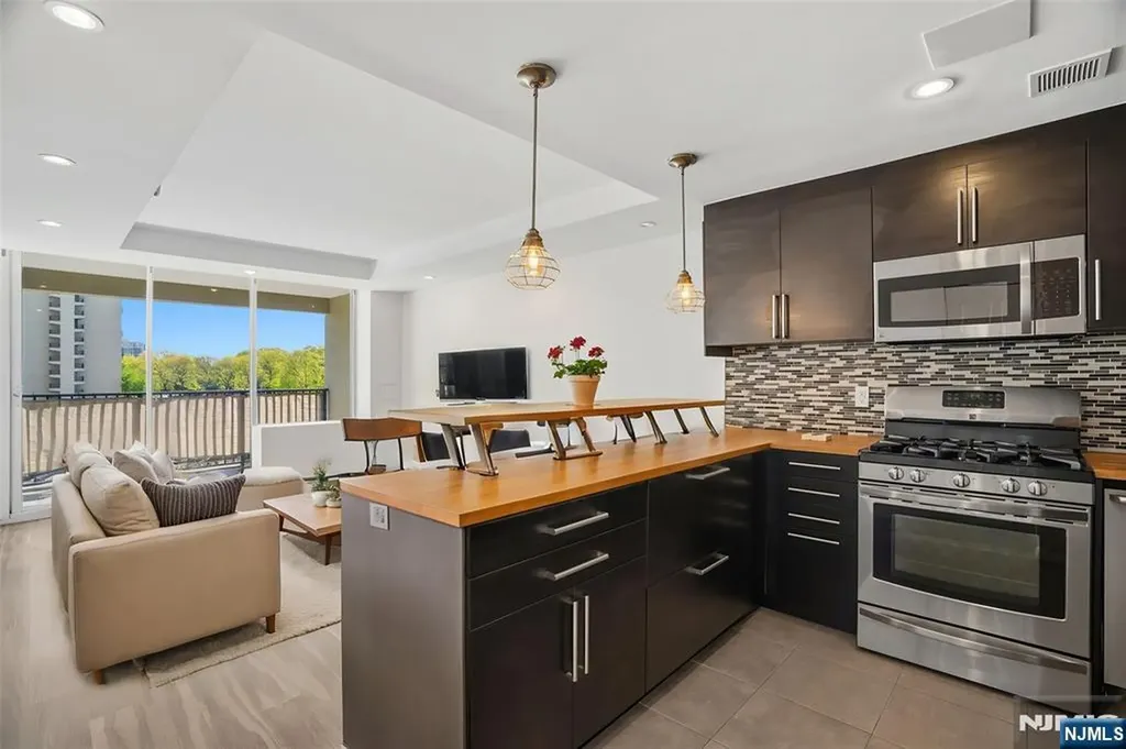 6 Horizon Road Fort Lee NJ 07024