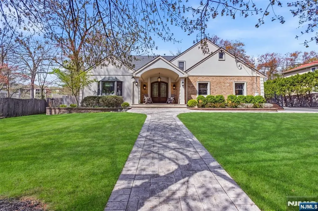 407 Mark Lane River Vale NJ 07675