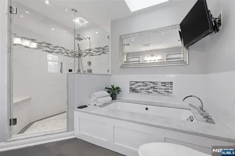 407 Mark Lane River Vale NJ 07675