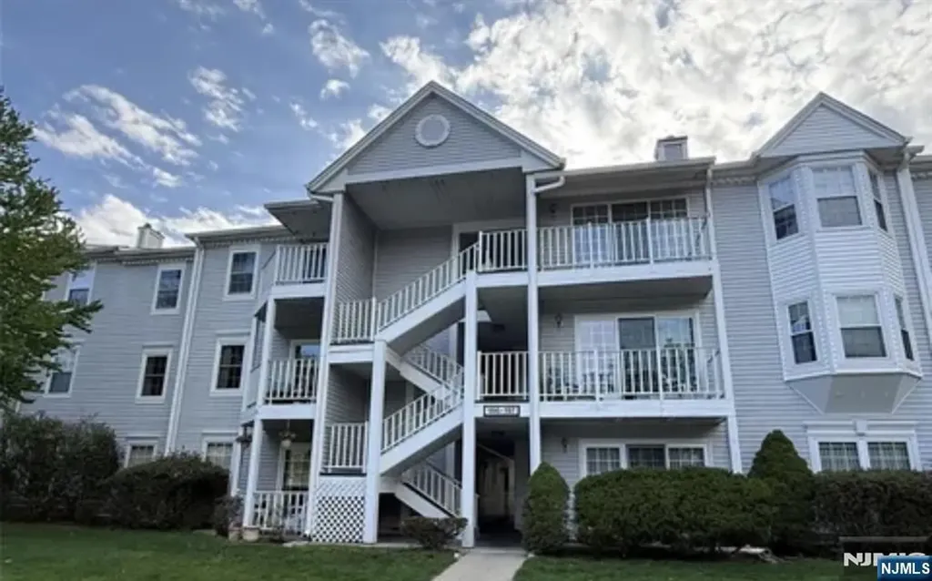 1048 Ash Mahwah NJ 07430