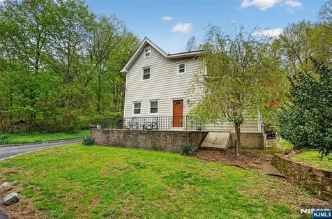 176 Doty Road Wanaque NJ 07420
