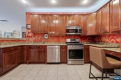 10402 Warrens Way Wanaque NJ 07465