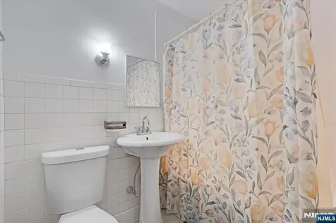 253 Midland Avenue East Orange NJ 07017