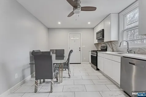 253 Midland Avenue East Orange NJ 07017