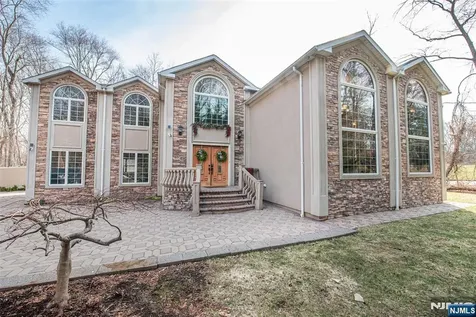 35 Waughaw Road Montville Township NJ 07082