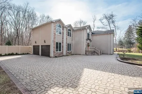 35 Waughaw Road Montville Township NJ 07082