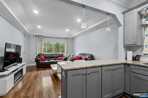 267 10th Street Newark NJ 07103
